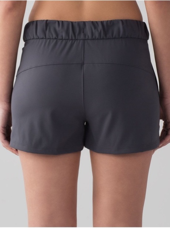 lululemon athletica On The Fly Shorts Size 6 - Picture 2 of 9